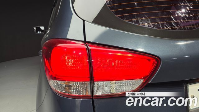 Kia Carens 2015 — photo 9
