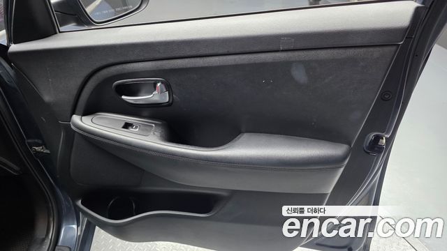 Kia Carens 2015 — photo 14