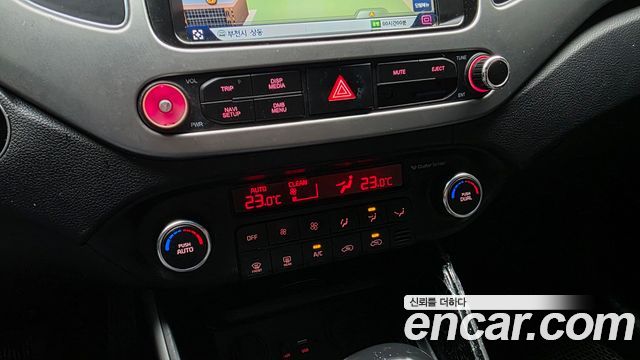 Kia Carens 2015 — photo 28