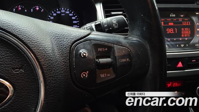 Kia Carens 2015 — photo 30