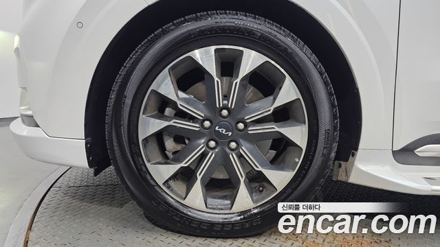 Kia Canival 2023 — photo 5