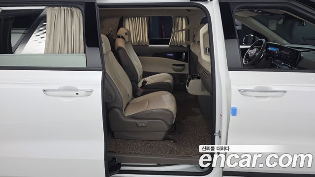 Kia Canival 2023 — photo 18