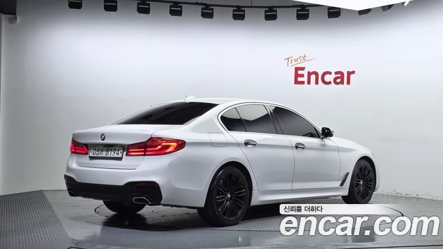 BMW 5-Series 2018 — photo 2