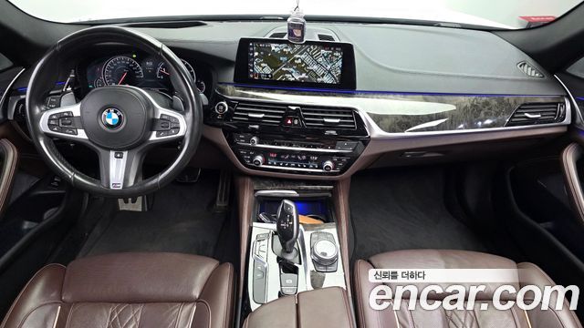BMW 5-Series 2018 — photo 10