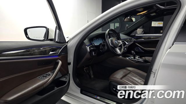 BMW 5-Series 2018 — photo 13