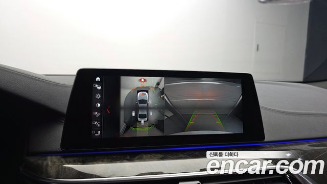 BMW 5-Series 2018 — photo 21