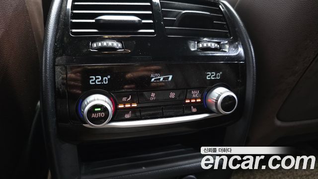 BMW 5-Series 2018 — photo 24
