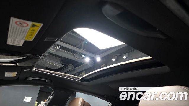 BMW 5-Series 2018 — photo 25
