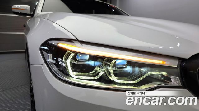 BMW 5-Series 2018 — photo 8
