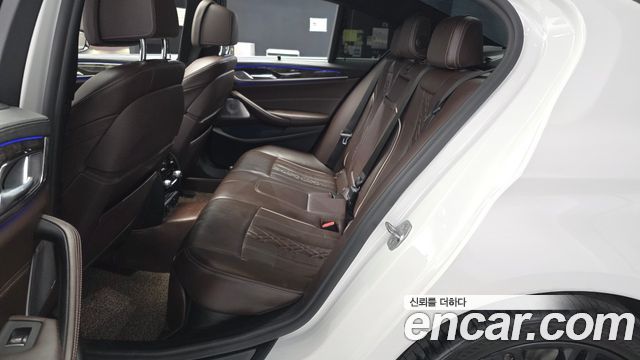 BMW 5-Series 2018 — photo 16