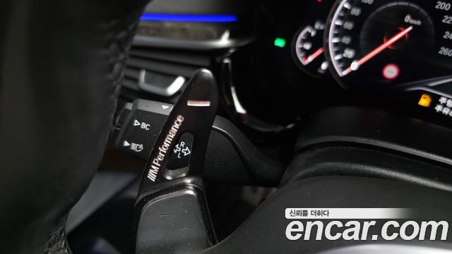 BMW 5-Series 2018 — photo 36