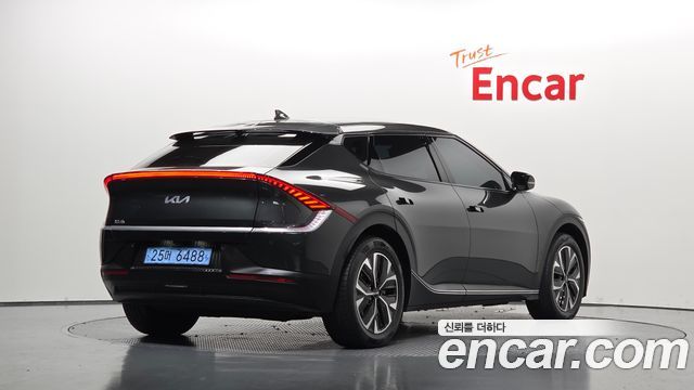 Kia EV6 2023 — photo 2