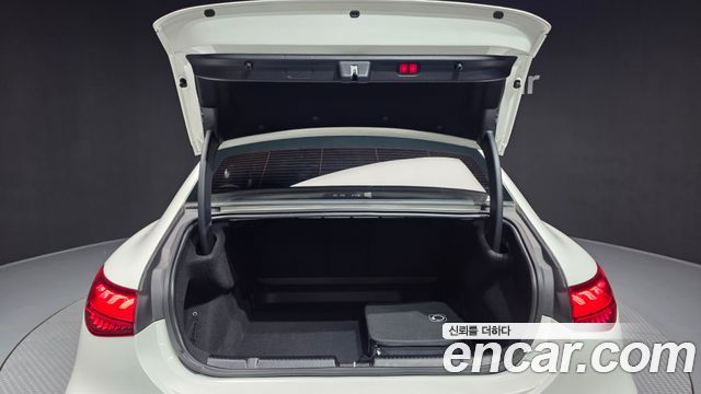Mercedes-Benz EQE 2023 — photo 26