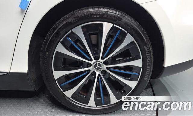 Mercedes-Benz EQE 2023 — photo 7