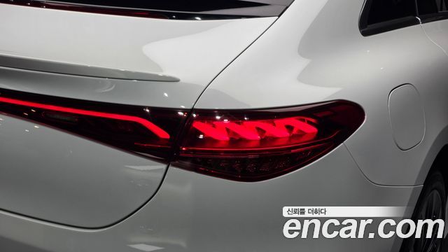 Mercedes-Benz EQE 2023 — photo 9