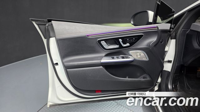 Mercedes-Benz EQE 2023 — photo 14