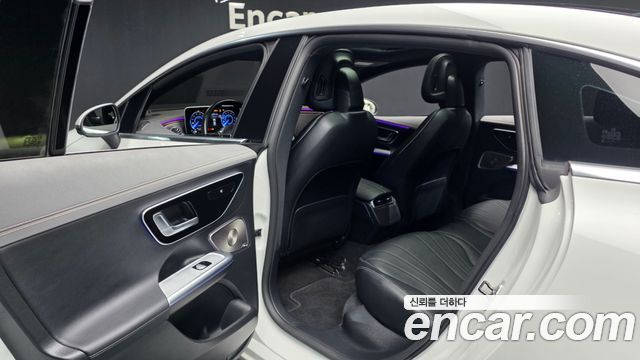 Mercedes-Benz EQE 2023 — photo 16
