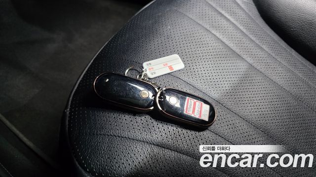 Mercedes-Benz EQE 2023 — photo 32