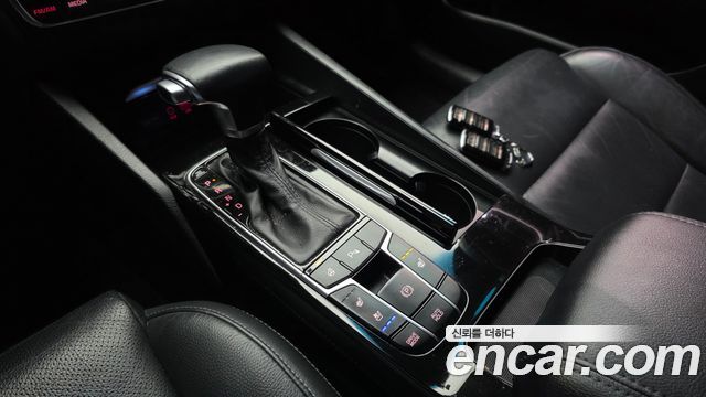 Kia K7 2016 — photo 12