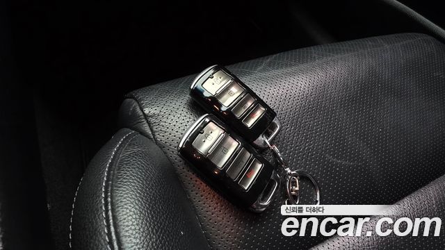 Kia K7 2016 — photo 31
