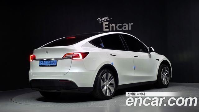 Tesla Model Y 2023 — photo 2