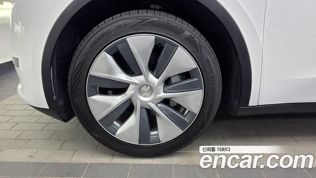 Tesla Model Y 2023 — photo 5