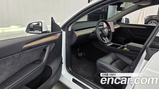Tesla Model Y 2023 — photo 13