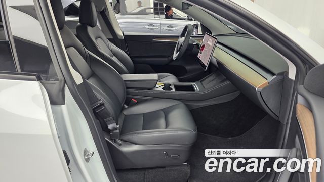Tesla Model Y 2023 — photo 17