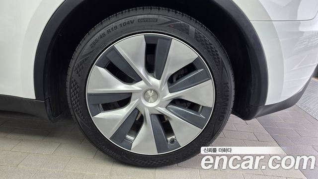 Tesla Model Y 2023 — photo 7