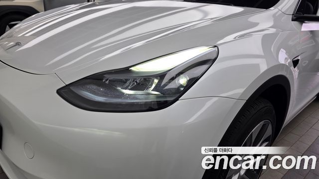 Tesla Model Y 2023 — photo 8