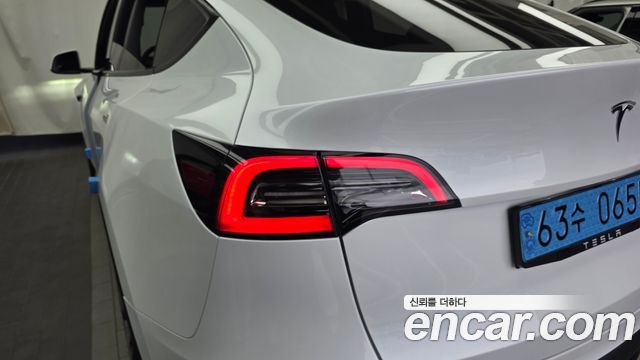 Tesla Model Y 2023 — photo 9