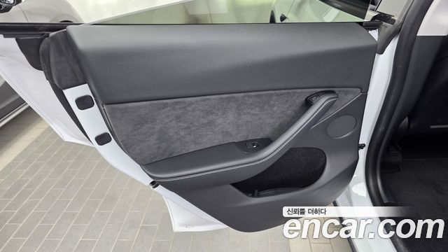 Tesla Model Y 2023 — photo 15