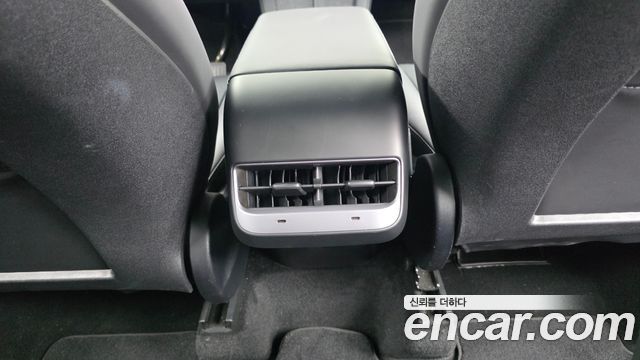 Tesla Model Y 2023 — photo 28