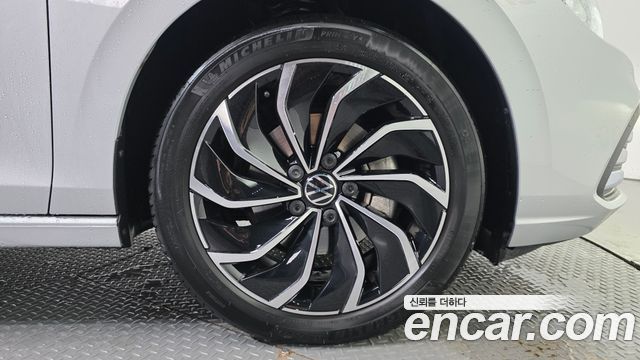 Volkswagen Golf 2024 — photo 5