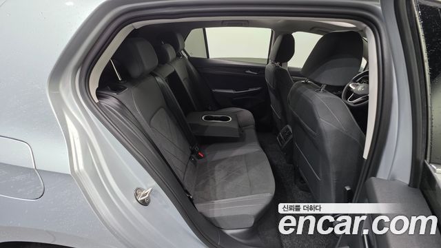 Volkswagen Golf 2024 — photo 23