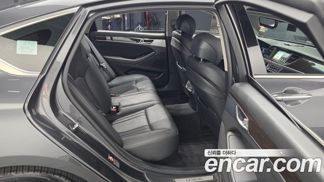 Genesis G80 2018 — photo 18
