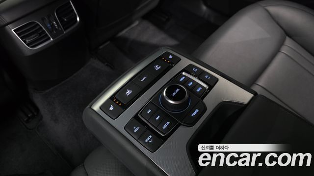Genesis G80 2018 — photo 24