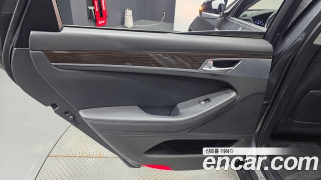 Genesis G80 2018 — photo 15
