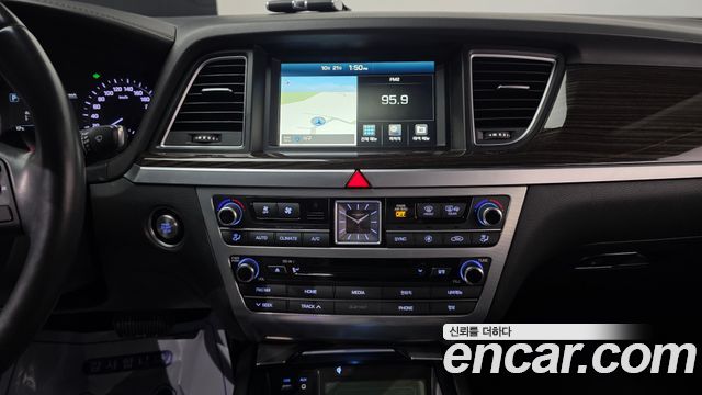 Genesis G80 2018 — photo 30