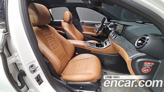 Mercedes-Benz E-Class 2021 — photo 11