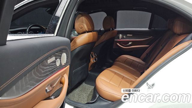 Mercedes-Benz E-Class 2021 — photo 12