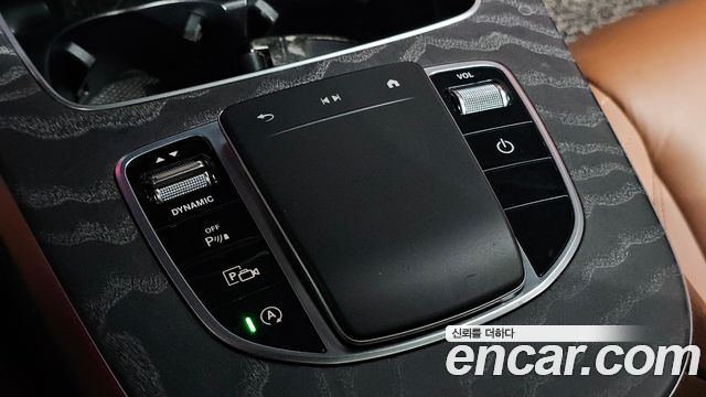 Mercedes-Benz E-Class 2021 — photo 18