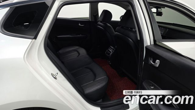 Kia K5 2018 — photo 18