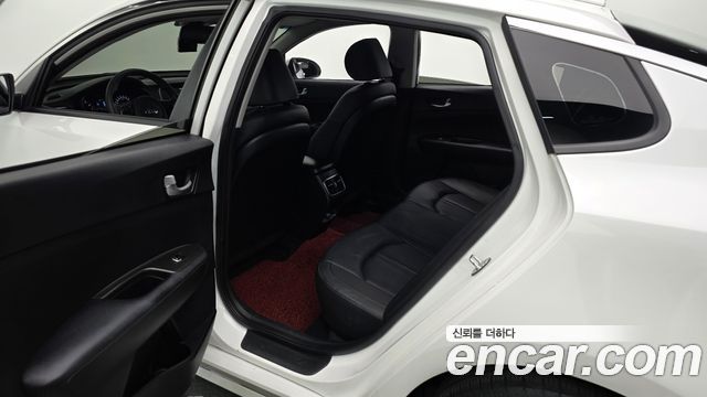 Kia K5 2018 — photo 16
