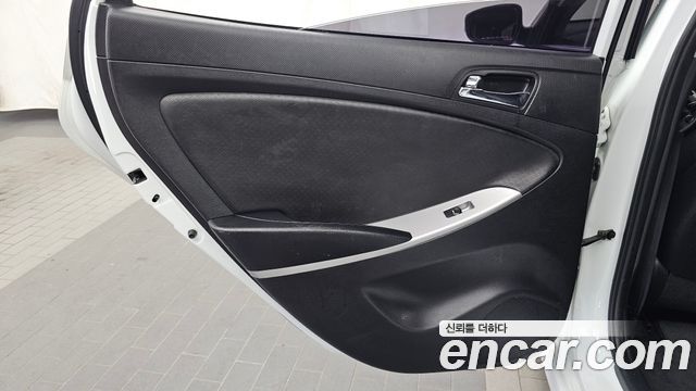 Hyundai Accent 2014 — photo 15