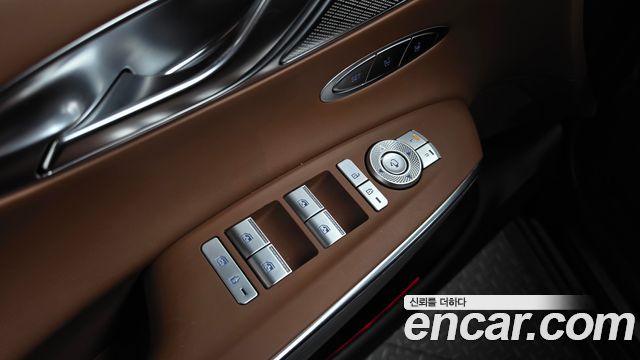 Genesis GV70 2021 — photo 27