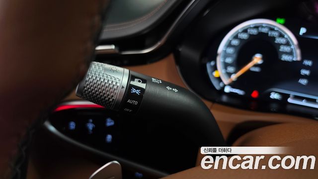 Genesis GV70 2021 — photo 28