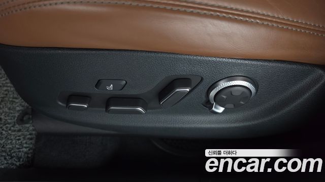 Genesis GV70 2021 — photo 29