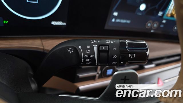 Hyundai Santafe 2025 — photo 32
