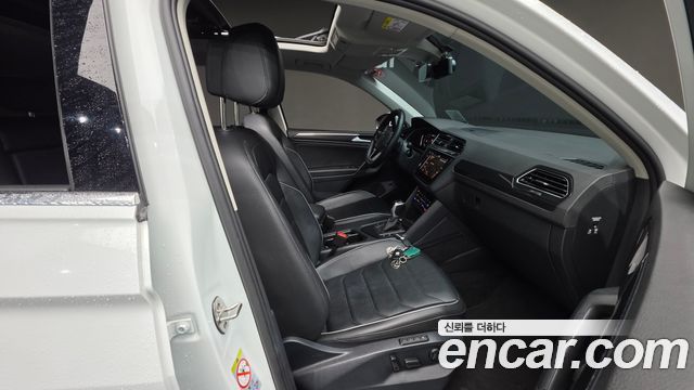 Volkswagen Tiguan 2023 — photo 13
